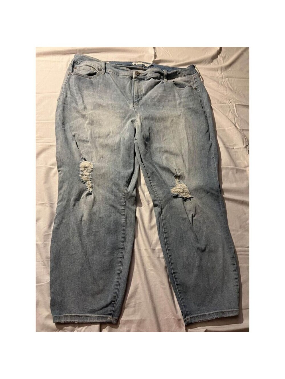 Torrid Jeans Denim Girlfriend jeans 26 Plus Size Women  ripped Jean